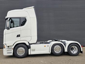 S660 V8 6x2/4 / 2 x PTO / PARKING COOLER / FULL AIR